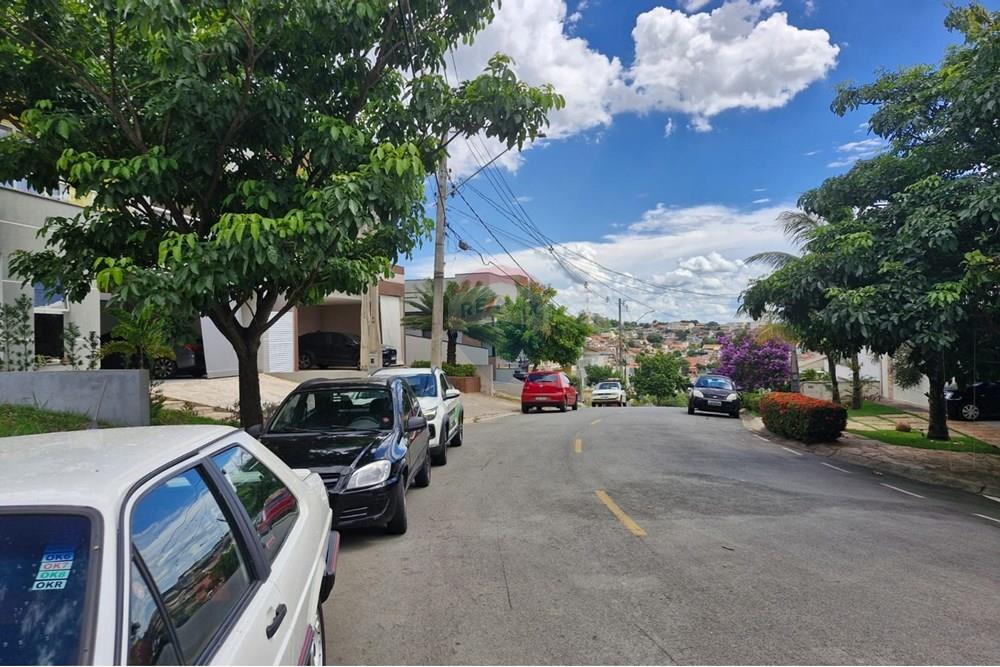 Terreno - Venda - Valinhos , São Paulo - Rua esquerda.jpg - 690851002-120