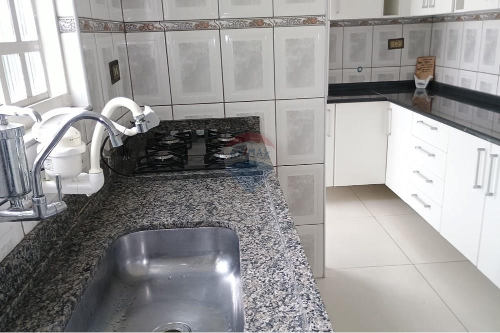 Casa à venda com 4 quartos, 215m² - Foto 12