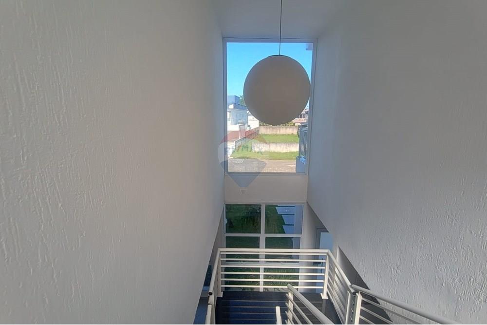 Casa - Venda - Bertioga , São Paulo - casa-com-6-suítes_a-venda-no-Indaiá-Bertioga-remax-690341032-30-corretor-Edivaldo-Santos-foto116.jpg - Jardim Interno - 690341032-30