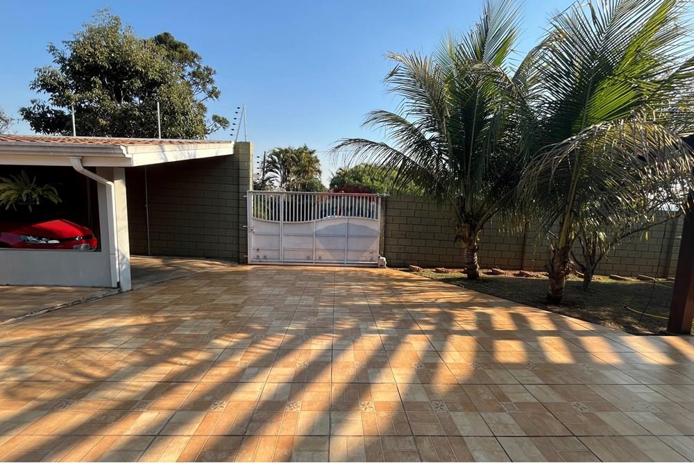 Chácara / Sítio / Fazenda - Venda - Cosmópolis , São Paulo - frente interna da garagem.JPG - 690511309-2