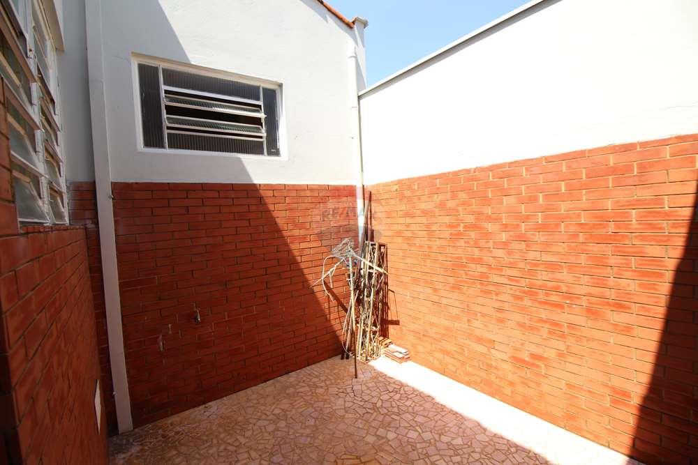 Casa para alugar com 3 quartos, 242m² - Foto 21