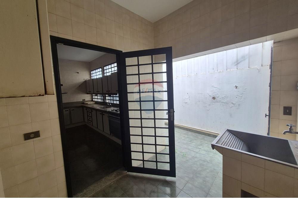 Casa à venda com 5 quartos, 312m² - Foto 24