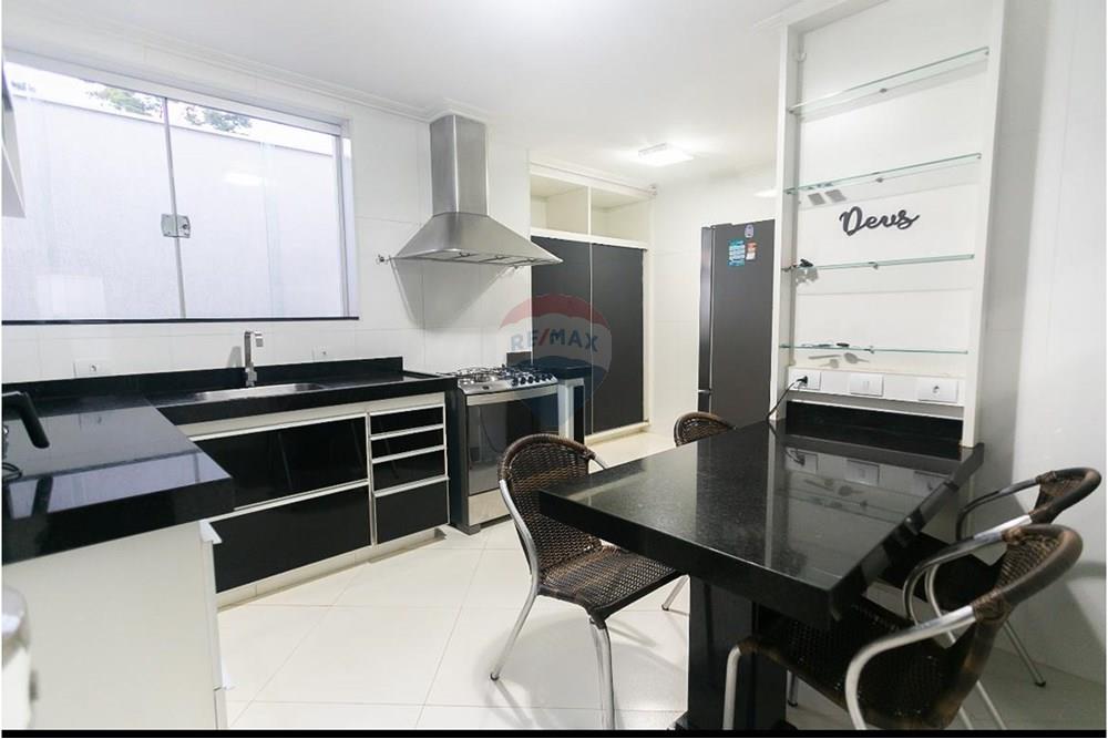 Casa para alugar com 5 quartos, 450m² - Foto 12