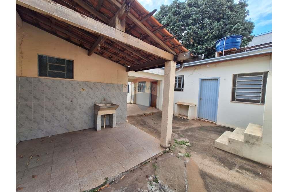 Casa à venda com 6 quartos, 249m² - Foto 74