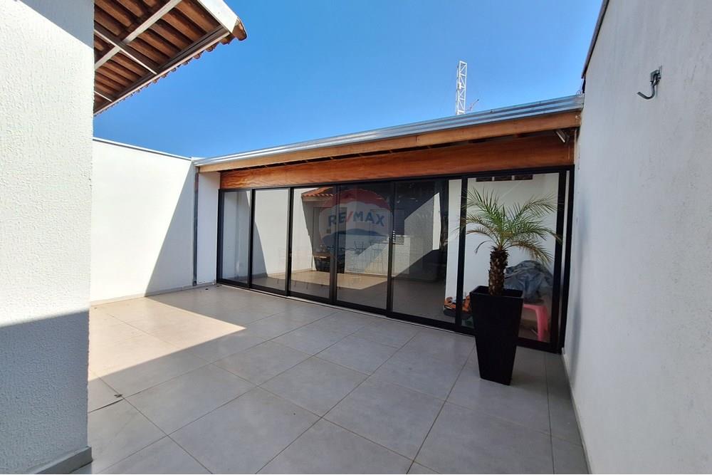 Casa à venda com 2 quartos, 150m² - Foto 1