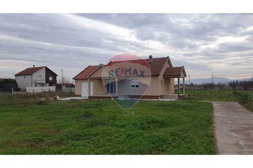 В аренду/лизинг-Отдельно стоящий дом-Donji Kokoti  - Podgorica  - Черногория-700011027-590
