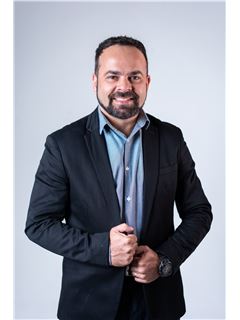 Associate - Gustavo Martins Team - RE/MAX PAX