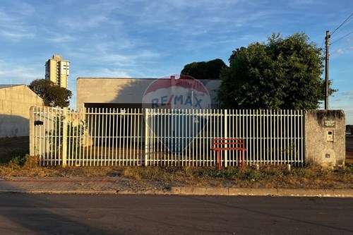 Venda-Casa-Jardim Beira Lago , Araguaína , Tocantins , 77813345-720991051-49