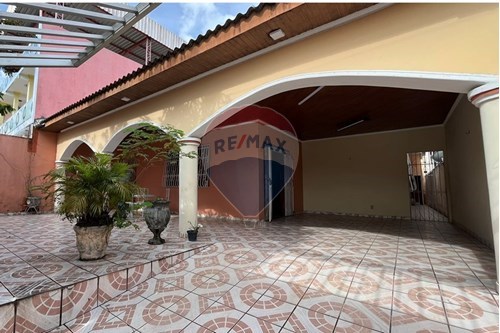 Venda-Casa-Rua Ainoã , 420  - Próximo a Polícia Federal  - Alvorada , Manaus , Amazonas , 69042221-720661042-3