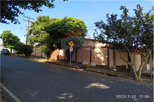 Venda-Casa-Rua Dona Amélia Almeida , Qd. 17 Lt. 01  - Em frente a Escola Municipal  - São José , Anápolis , Goiás , 75140-260-721991008-13