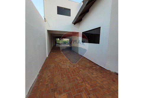 Venda-Casa-José Florêncio Godrin , 124  - Centro , Tangará da Serra , Mato Grosso , 78300000-722381009-10