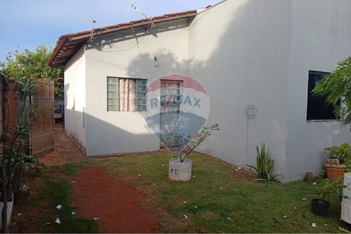 Venda-Casa-Rua joaquim firminio guimaraes , 24  - em frente a escola  - Chácaras Adriana Quito , Rondonópolis , Mato Grosso , 78736098-720611007-89