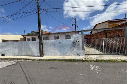 Venda-Casa-Rua Buritirama , 481  - Conjunto Ajuricaba  - Alvorada , Manaus , Amazonas , 69048490-722101010-1