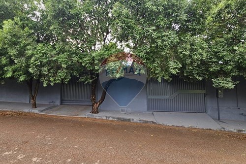 Venda-Casa-Centro , Pontal do Araguaia , Mato Grosso , 78698000-722221037-7