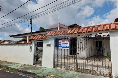 Venda-Casa-Rua B 37 , 942  - Conjunto Ajuricaba  - Alvorada , Manaus , Amazonas , 69.046-670-722101007-6