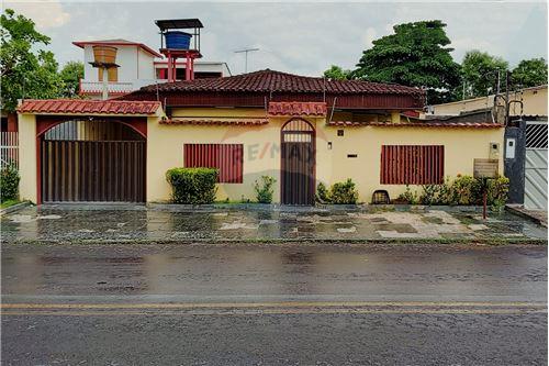 Venda-Casa-Rua Des. Luis F. Cabral , 360  - Cj. Beija-Flor II  - Flores , Manaus , Amazonas , 69028-332-720721028-7