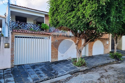 Venda-Casa-Rua Severino Figueiredo , 75  - Próximo a Pracinha do Universitário  - Universitário , Campina Grande , Paraíba , 58429083-720291014-100