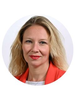 Natacha ONIK - RE/MAX ATTITUDE 2