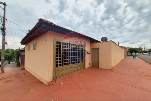 Venda-Casa-Rua Ângelo Palaveri , 182  - casa de esquina  - Conjunto Habitacional Lúcia Fabro Sverzut , Sertãozinho , São Paulo , 14164186-780191016-41