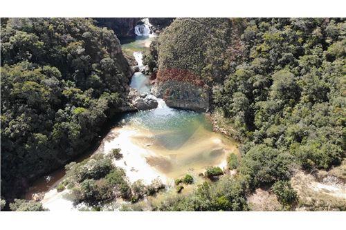 Venda-Fazenda-Estrada Delfinópolis - Gurita , KM 25  - Cachoeira Parque da Canastra  - Centro , Delfinópolis , Minas Gerais , 37928000-780251001-13