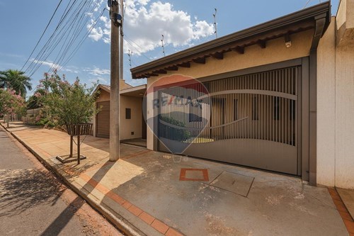 Venda-Casa-Rua Epitácio Pessoa , 205  - Proximo ao supermercado Savegnago  - Jardim Golive , Sertãozinho , São Paulo , 14170460-780191016-44