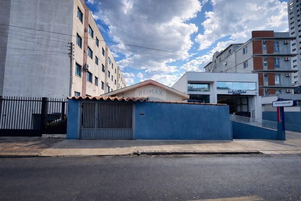 Casa - Venda - Ribeirão Preto , São Paulo - Rua urbana com casa azul e hospital.jpg - 780271023-34