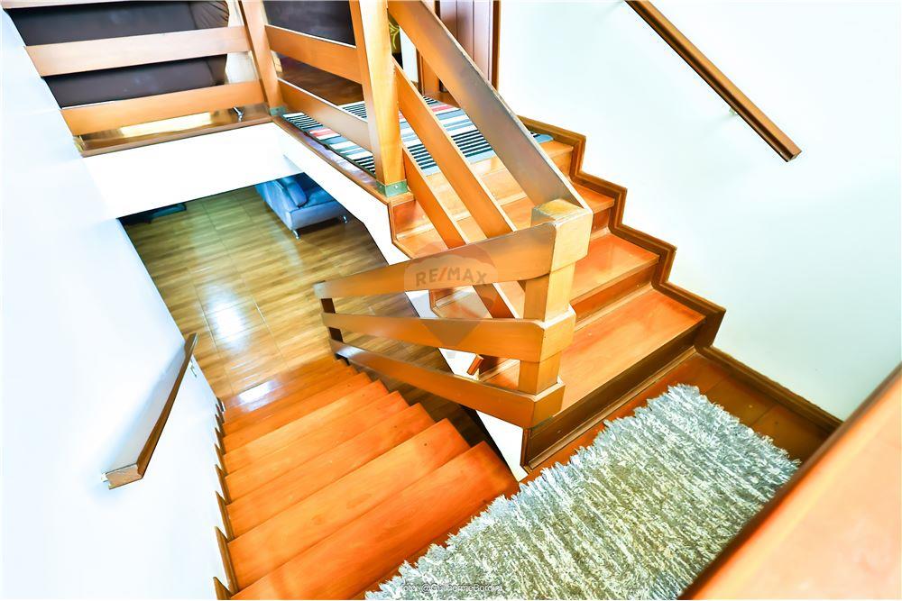 Casa - Venda - Bebedouro , São Paulo - Escada em madeira, acesso à  home theater e garagem - 780261028-4
