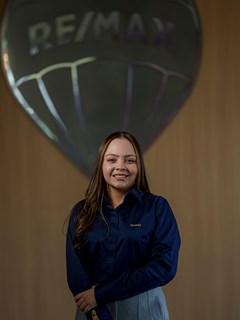 Office Manager - Yohana Fideles - RE/MAX EXTRA