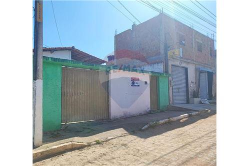 Venda-Casa-Rua Jornalista. Almy Alves dos Santos , 58  - na Rua da Farmácia Rodrigues  - Dom Hélder Câmara , Garanhuns , Pernambuco , 55294-792-850131002-139