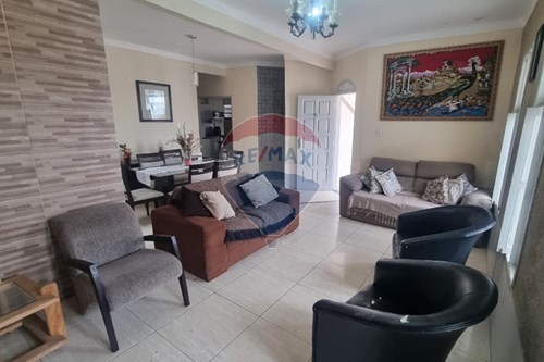 Venda-Casa-Rua Joaquim Soares Bezerra , 76  - Proximo a Casa das Telhas  - Farolândia , Aracaju , Sergipe , 49032460-850631001-136