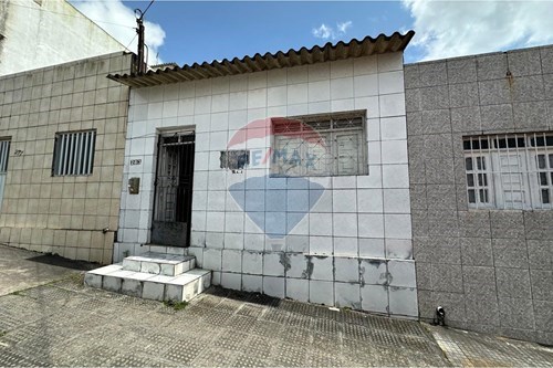 Venda-Casa-Rua São Domingos , 283  - Próximo a Ceaga  - São José , Garanhuns , Pernambuco , 55295310-850131003-517