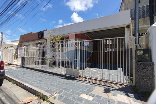 Venda-Casa-Rua Campos , 750  - proximo a diagnose  - São José , Aracaju , Sergipe , 49015220-850581284-5