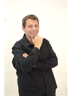 Directeur d'agence - Douglas Fagundes Rettore - RE/MAX VALORIZA