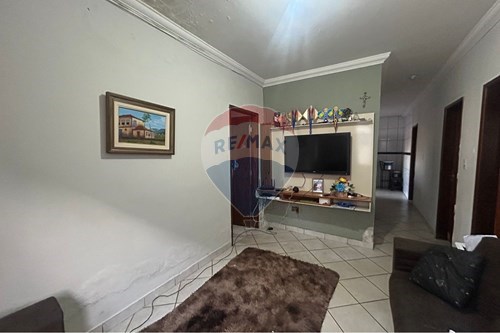 Venda-Casa-Rua Agnesio de Carvalho Souza , 134 A  - Primeira rua do bairro  - São Vicente , Lavras , Minas Gerais , 37209118-860471045-7