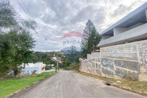 Venda-Casa-Estrada Engenheiro Gentil Forn , 30  - Ao lado do Clube do Papo  - Jardim Glória , Juiz de Fora , Minas Gerais , 36036710-860291049-28