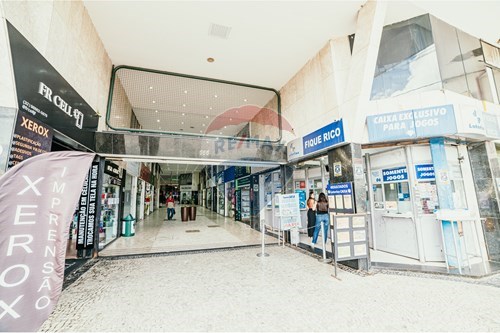 Venda-Loja em Shopping-Rua Benjamin Constant , 555  - De frente para o Supermercado Bretas  - Centro , Juiz de Fora , Minas Gerais , 36015400-860281091-94