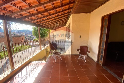 Venda-Casa-Rua Argemiro José Machado , 361  - Ipiranga , Juiz de Fora , Minas Gerais , 36031170-860241113-28