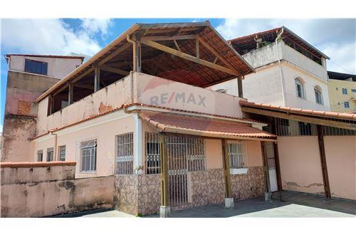 Venda-Casa-Rua Onofre Mendes , 315  - ao lado da igreja católica  - Mundo Novo , Juiz de Fora , Minas Gerais , 36026-370-860291001-32