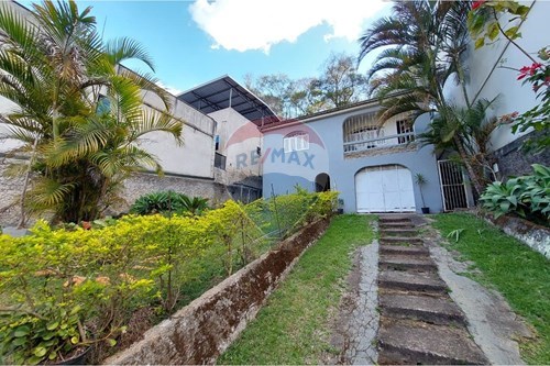 Venda-Casa-Rua José Lourenço , 1425  - São Pedro , Juiz de Fora , Minas Gerais , 36036230-860291012-123