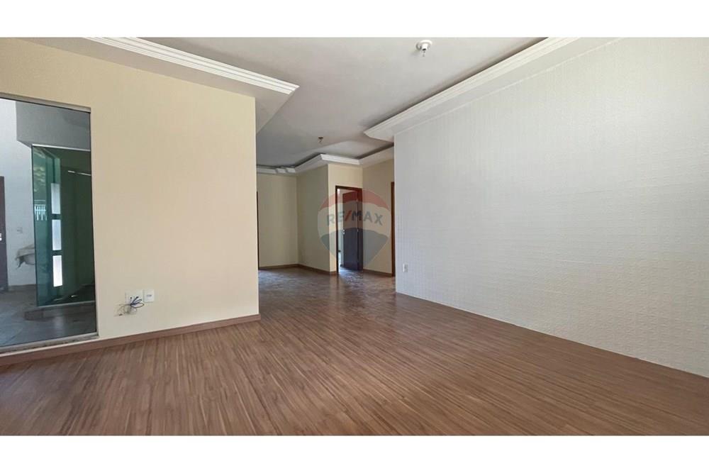 Casa de Condomínio - Alugar - Juiz de Fora , Minas Gerais - WhatsApp Image 2025-05-29 at 17.00.15 (15).jpeg - Sala em U - 860381054-1