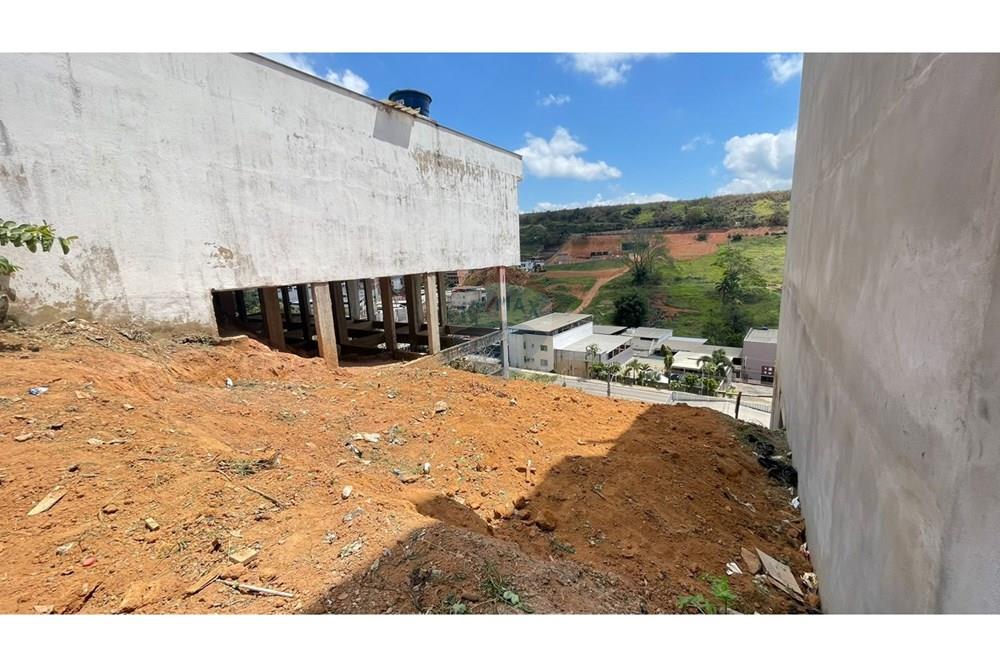 Terreno - Venda - Muriaé , Minas Gerais - Imagem do WhatsApp de 2025-10-02 à(s) 10.40.03_442a6a25.jpg - Quintal - 860371029-8