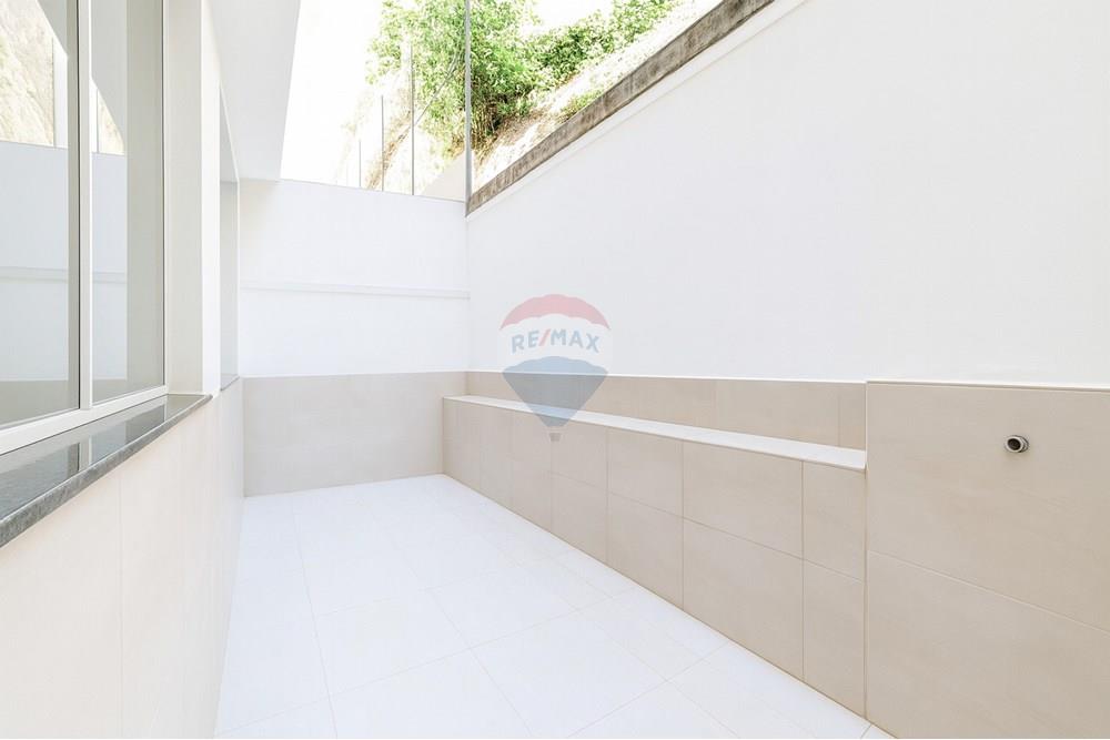 Rezidencijalno - Stan-Apartman - Juiz de Fora , Minas Gerais - BR - Patio-iluminado-com-paredes-de-azulejos.jpg - Sjenica - 860431060-56