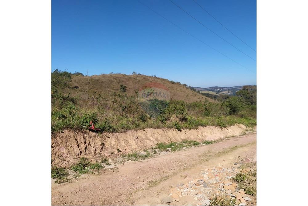 Жилищен - Поземлен имот - Barbacena , Minas Gerais - BR - WhatsApp Image 2025-07-23 at 09.58.13(4).jpeg - 860391003-39