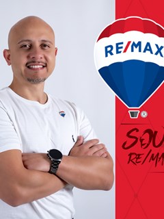 Caio Santos - RE/MAX BLUE FOX