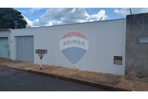 Venda-Casa-Rua Walter Bernadino da Costa , 84  - Conjunto Chica Ferreira , Uberaba , Minas Gerais , 38037670-870291032-15