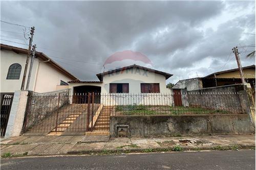 Venda-Casa-RUA MARIANA JACINTA DUARTE , 85  - Centro , Araxá , Minas Gerais , 38184030-870431036-4