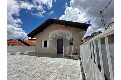 Venda-Casa-Rua João Batista Pancini , 141  - Próximo a igreja São Benedito  - Nossa Senhora Aparecida , Poços de Caldas , Minas Gerais , 37701127-870361004-65