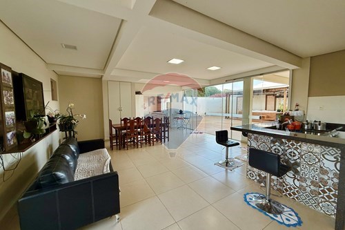 Venda-Sobrado-RUA CARMO CARVALHAIS , 71  - OURO VERDE TÊNIS CLUBE  - Jardim Ouro Verde , São Sebastião do Paraíso , Minas Gerais , 37956-242-870601029-130