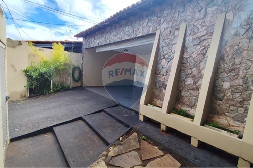 Venda-Casa-Rua Divinópolis , 91  - Próximo à Av Marcos de Freitas Costa  - Osvaldo Rezende , Uberlândia , Minas Gerais , 38400432-870381030-30