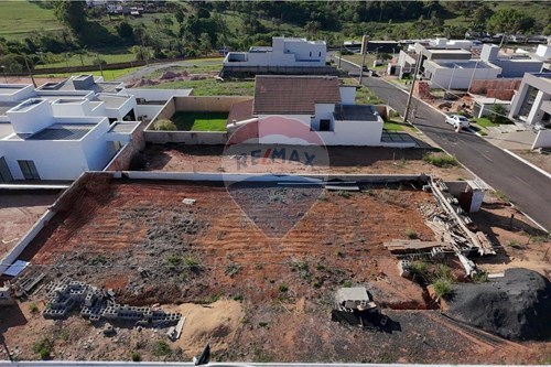 Venda-Terreno-Rua José Moreira dos Santos , 15  - Próximo as quadras de Tênis  - Vilagio II , Araxá , Minas Gerais , 38184-566-870431031-59